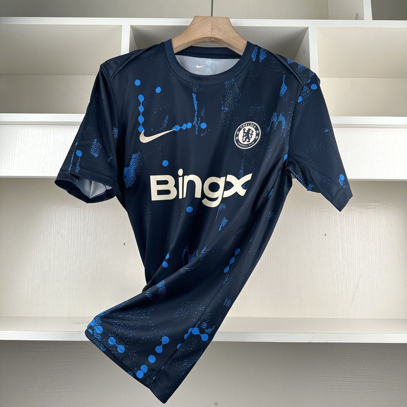 Camisa Chelsea Pré-Jogo 24/25 - Versão Torcedor - Lançamento